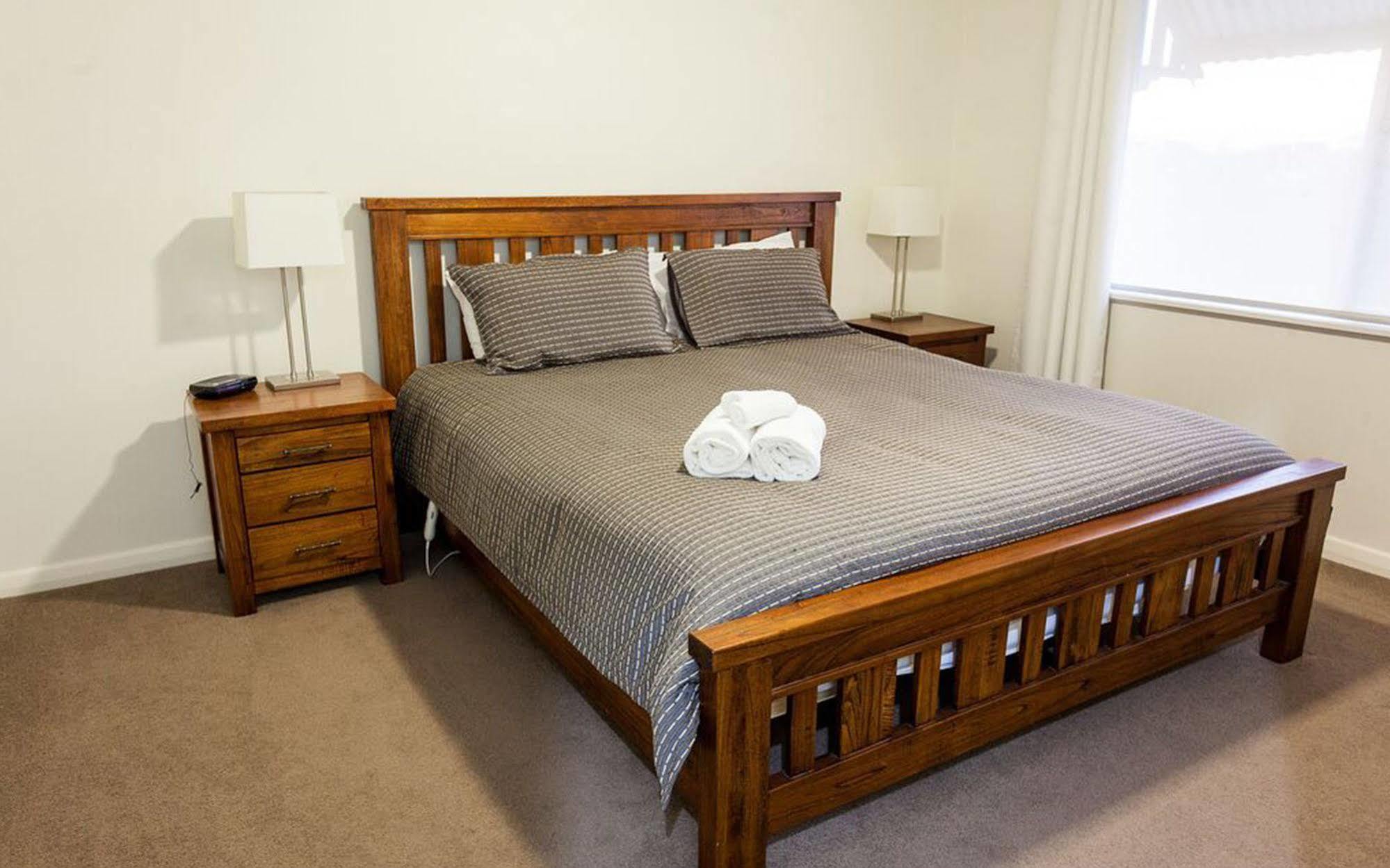 Point Lonsdale Holiday Apartments (Adults Only) Queenscliff Exteriér fotografie